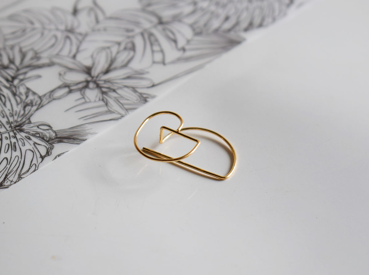Boucles d'oreilles géométriques architecturales en gold filled 14k modèle DALI