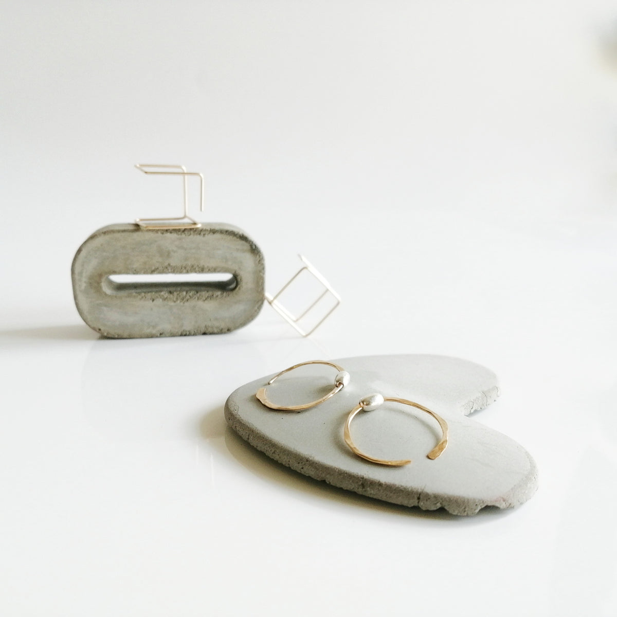 Boucles d'oreilles cubes architecturales Inej