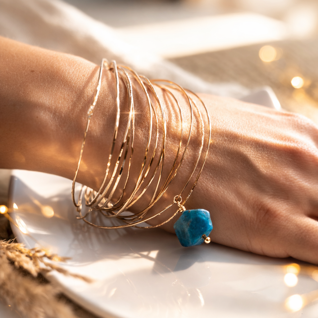 Bracelet jonc fin semainier texturé avec pendant